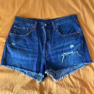 Levi’s 501 Distressed Denim Shorts - Size Women’s 31